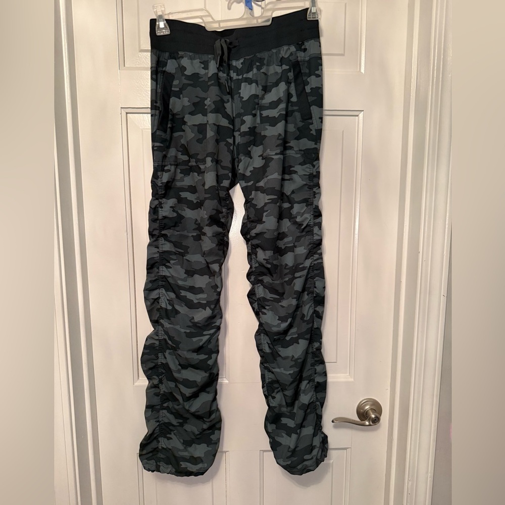 Kyodan Black & Gray Camouflage Ruched Jogger Pants